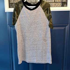 Old Navy Camo shoulder tee